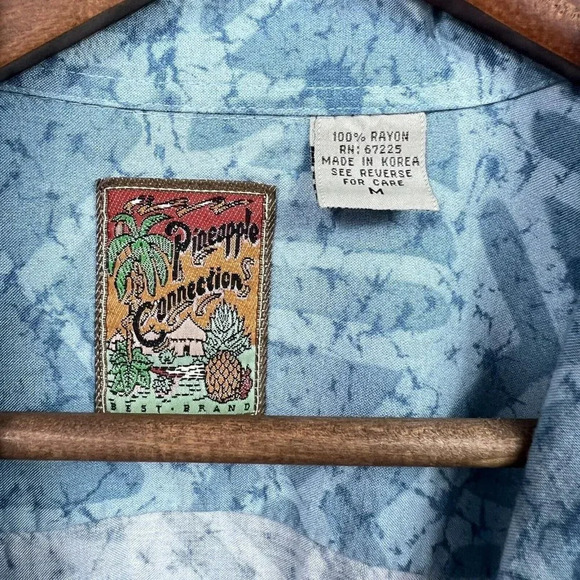 Pineapple Connection Mens Blue Hawaiian Woody Wagon Cars Button Up Shirt Size M - Picture 5 of 6
